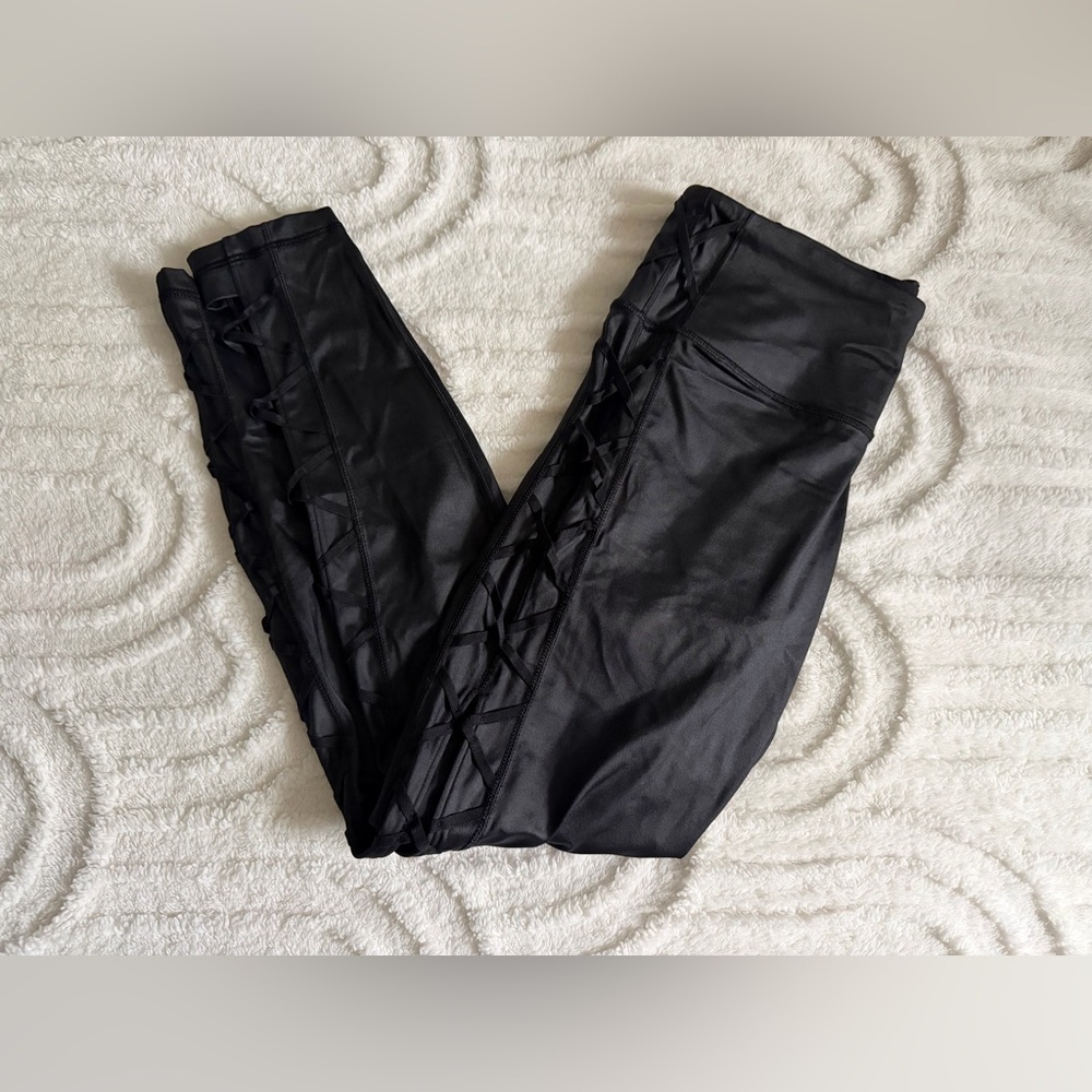 Victoria's Secret Knockout Leggings w/Cut-Out Detail on Sides, Size M, NWOT
